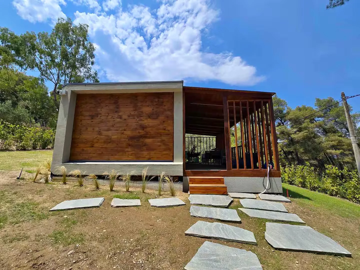 pine-cabin_83634 The Pine Cabin, το φιλόξενο εξοχικό σπιτάκι στη Βουρβουρού.